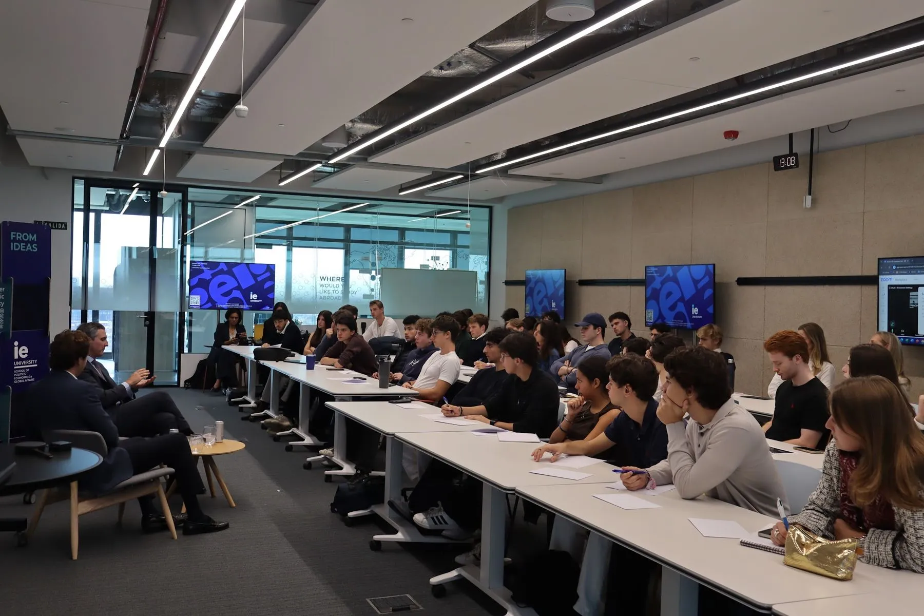 Étudiants d’IE University au lancement de l’ATLAS × IE Investment Challenge